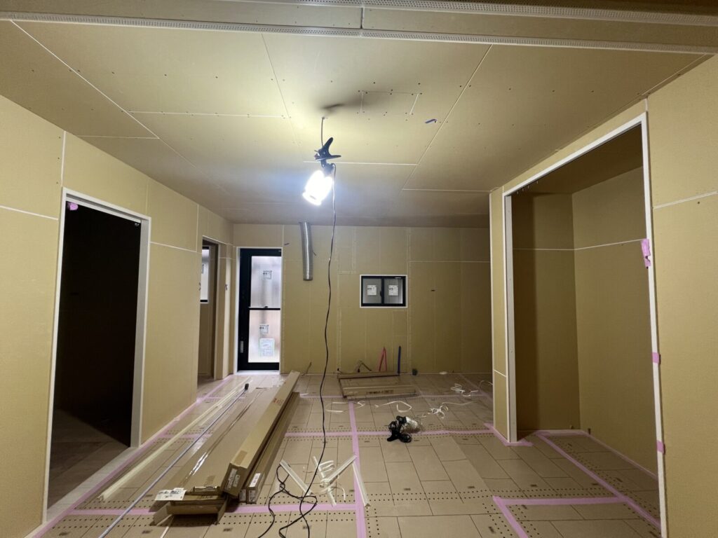 大工工事　間仕切り壁　ボード張り