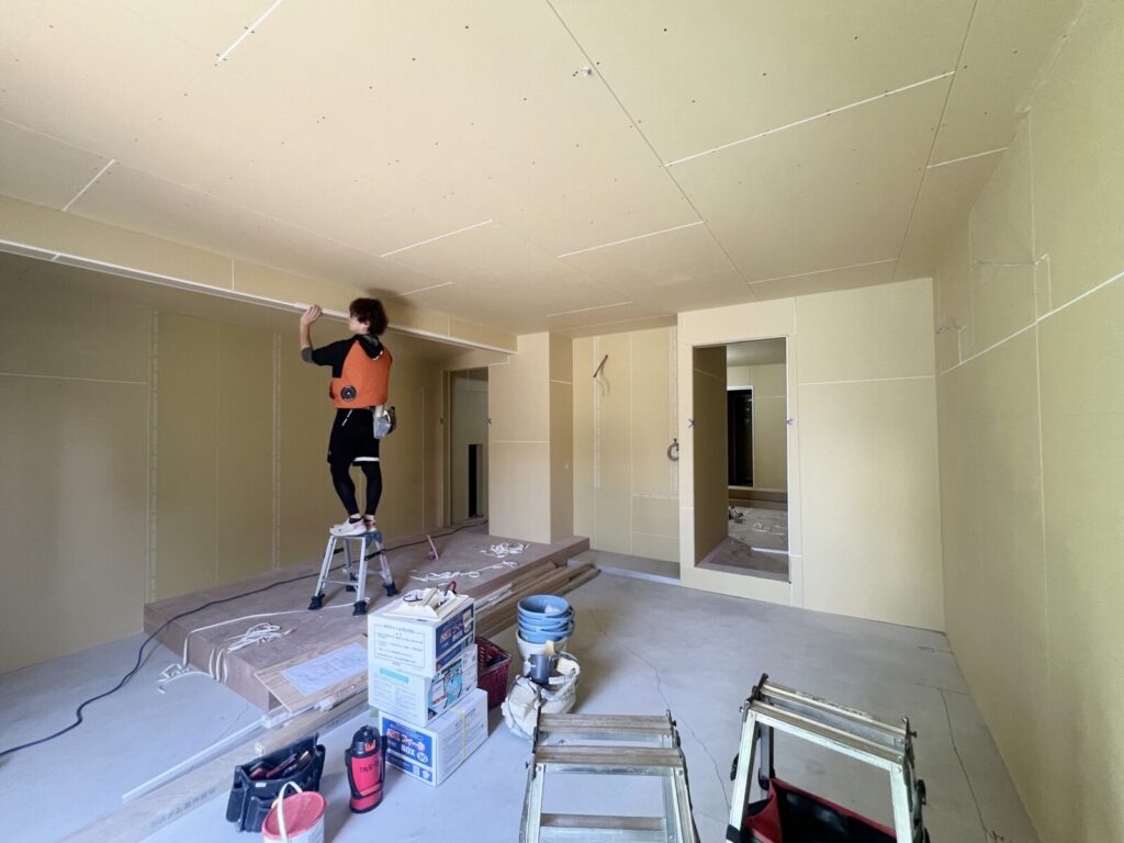 内装工事　パテ