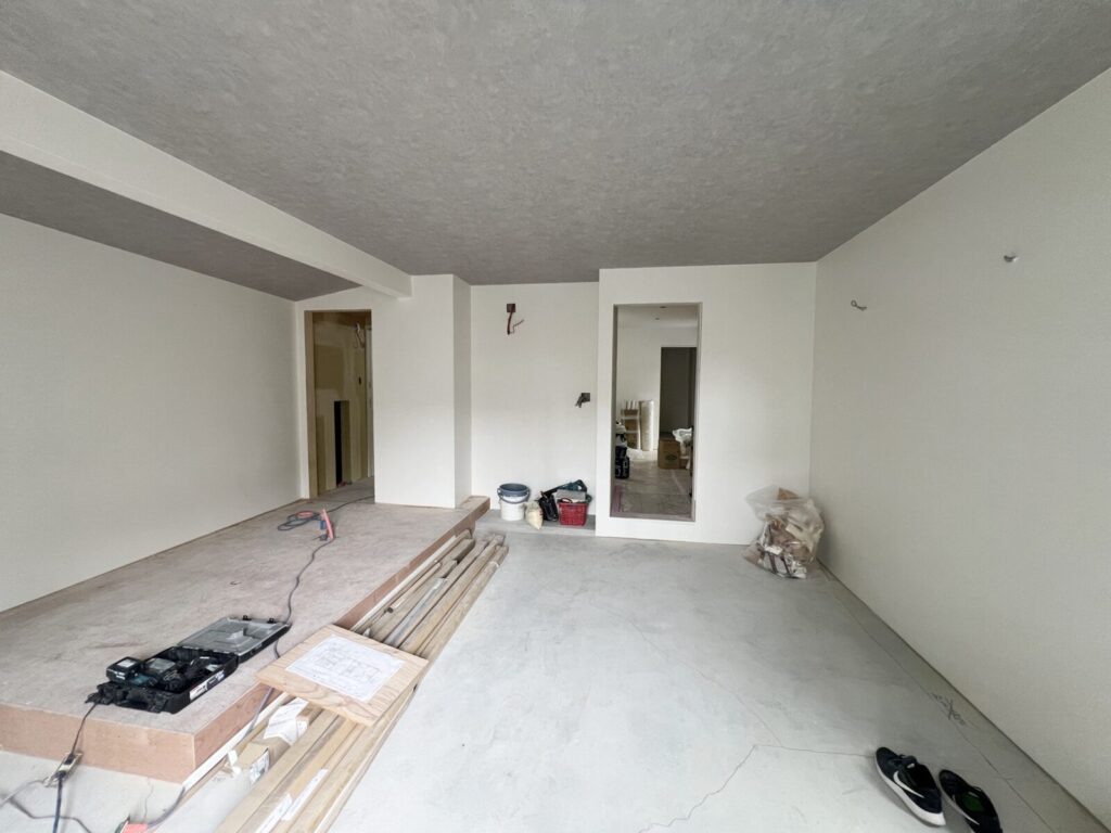 内装工事　クロス貼り