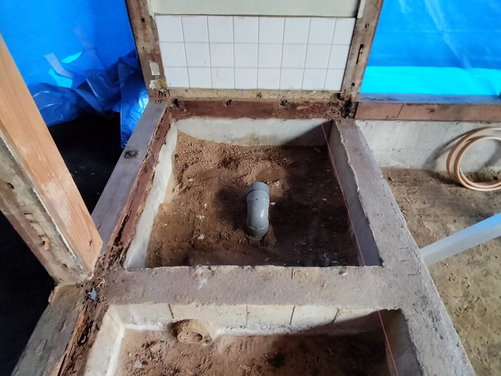 設備工事　給排水管移設